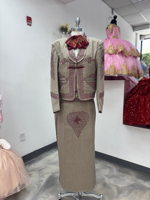 Traje Charro Cafecito/Burgandy Mujer Economico — traje de charro en Moroleón, Guanajuato — Boutique Moroleón