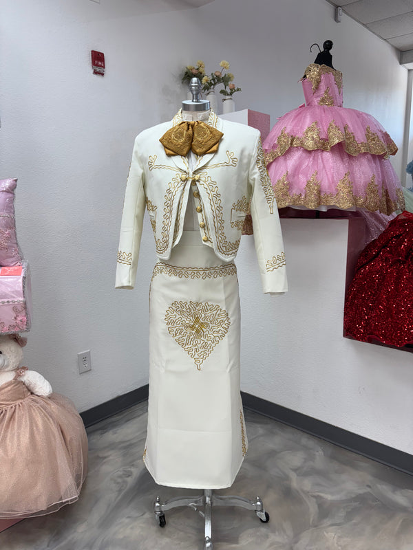 Traje Charro Crema/Oro Mujer Economico — traje de charro en Moroleón, Guanajuato — Boutique Moroleón