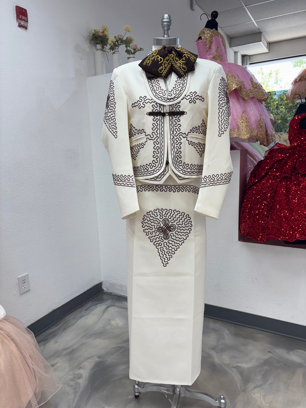 Traje Charro Crema/Cafe Mujere Economico — traje de charro en Moroleón, Guanajuato — Boutique Moroleón