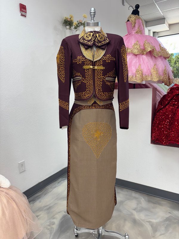 Traje Charro Burgandy/Cafe Mujer Economico — traje de charro en Moroleón, Guanajuato — Boutique Moroleón