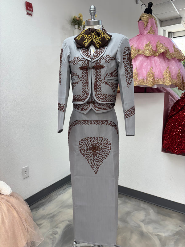 Traje Charro Gris/Burgandy Mujer — traje de charro en Moroleón, Guanajuato — Boutique Moroleón